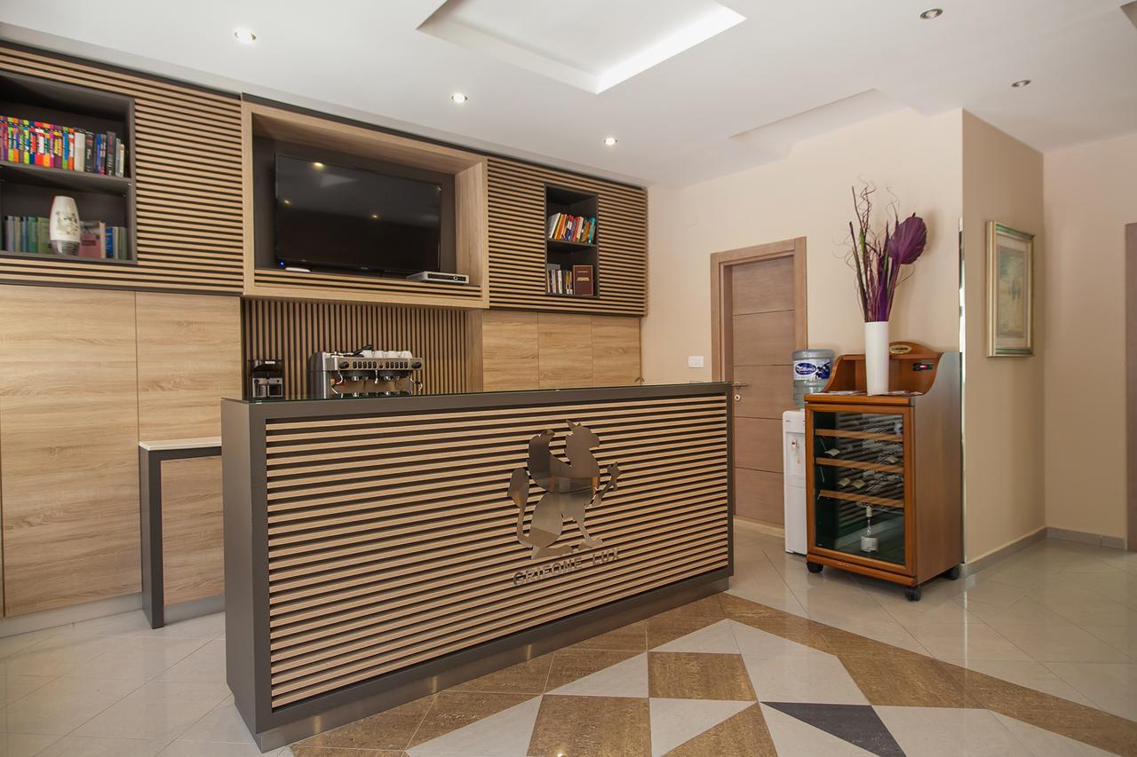 Apartments Grifone Lux Herceg Novi Exterior foto